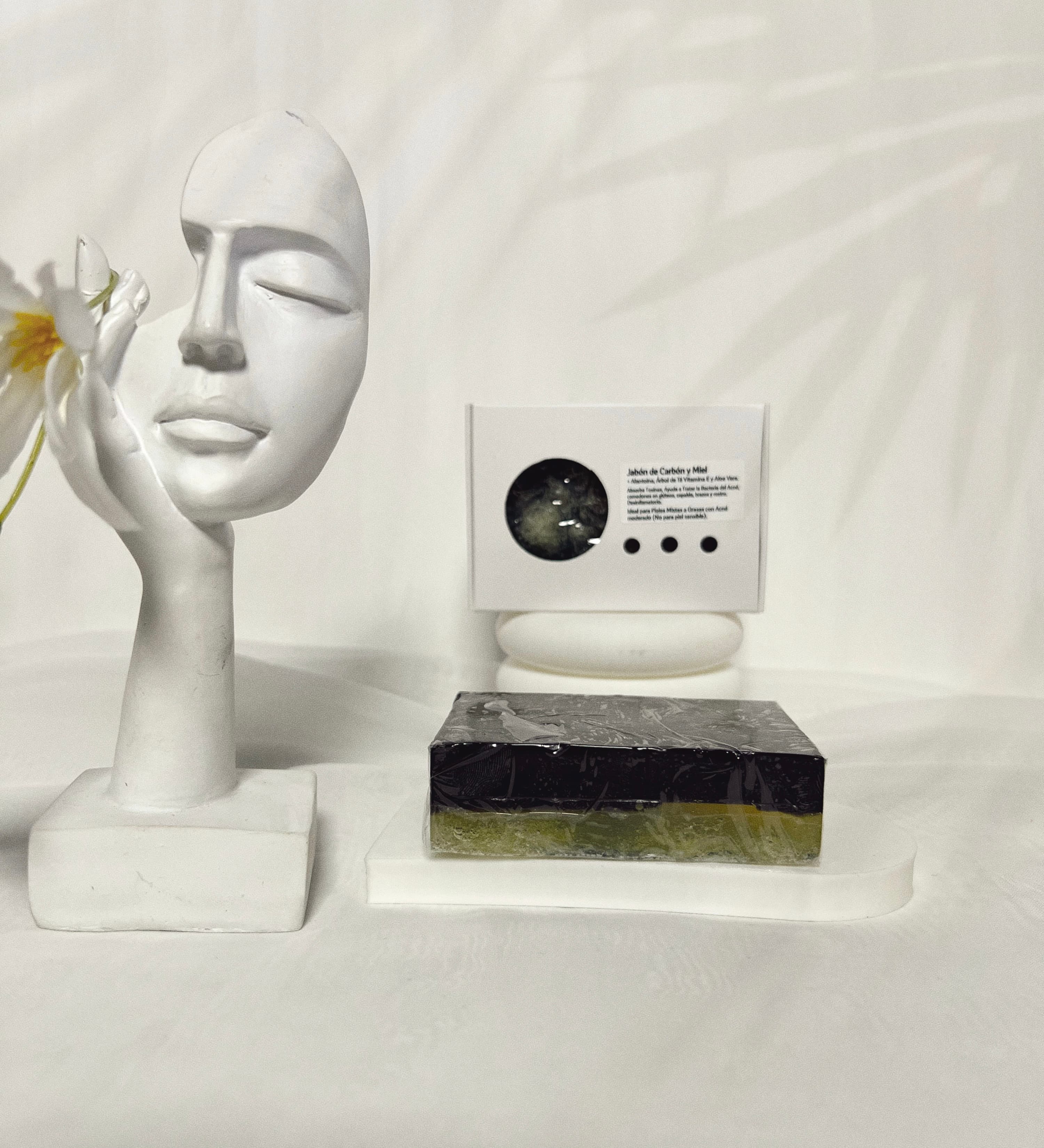 Jabón de carbón con miel